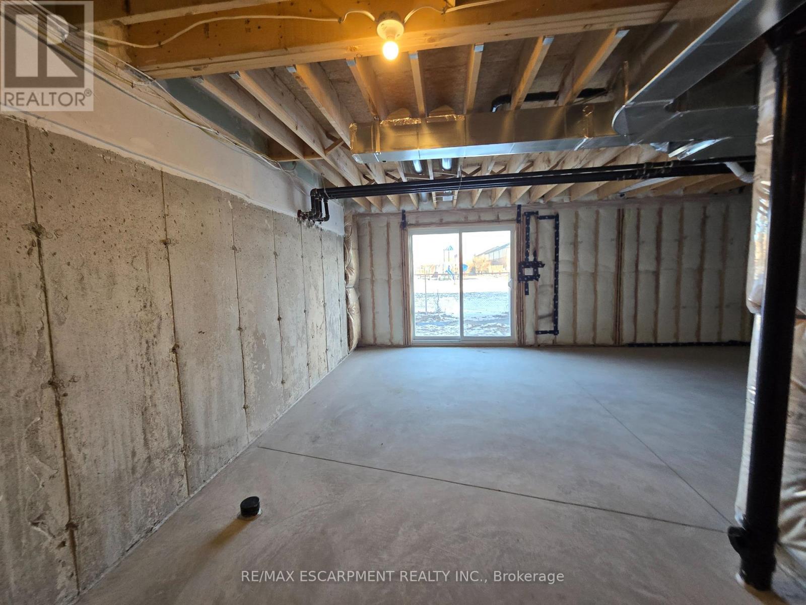 5 - 205 Thames Way, Hamilton (Mount Hope), Ontario  L0R 1W0 - Photo 18 - X12852406