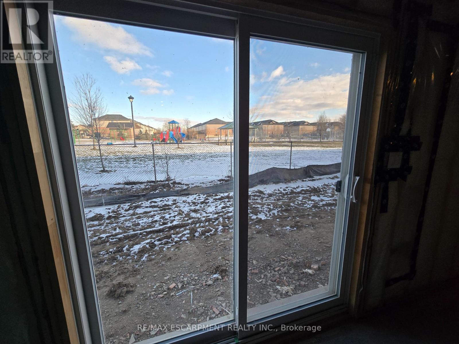 5 - 205 Thames Way, Hamilton (Mount Hope), Ontario  L0R 1W0 - Photo 22 - X12852406