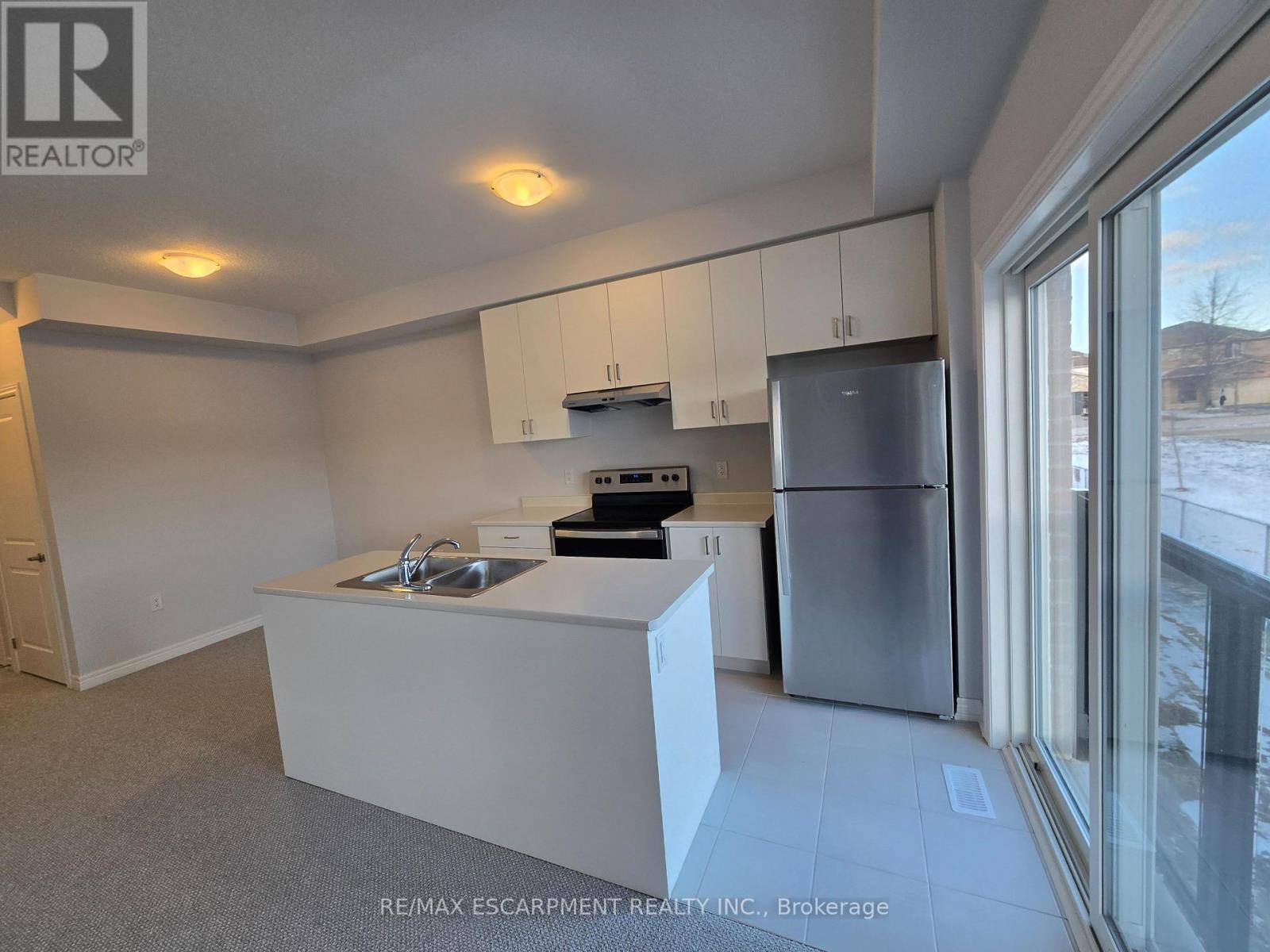 5 - 205 Thames Way, Hamilton (Mount Hope), Ontario  L0R 1W0 - Photo 5 - X12852406