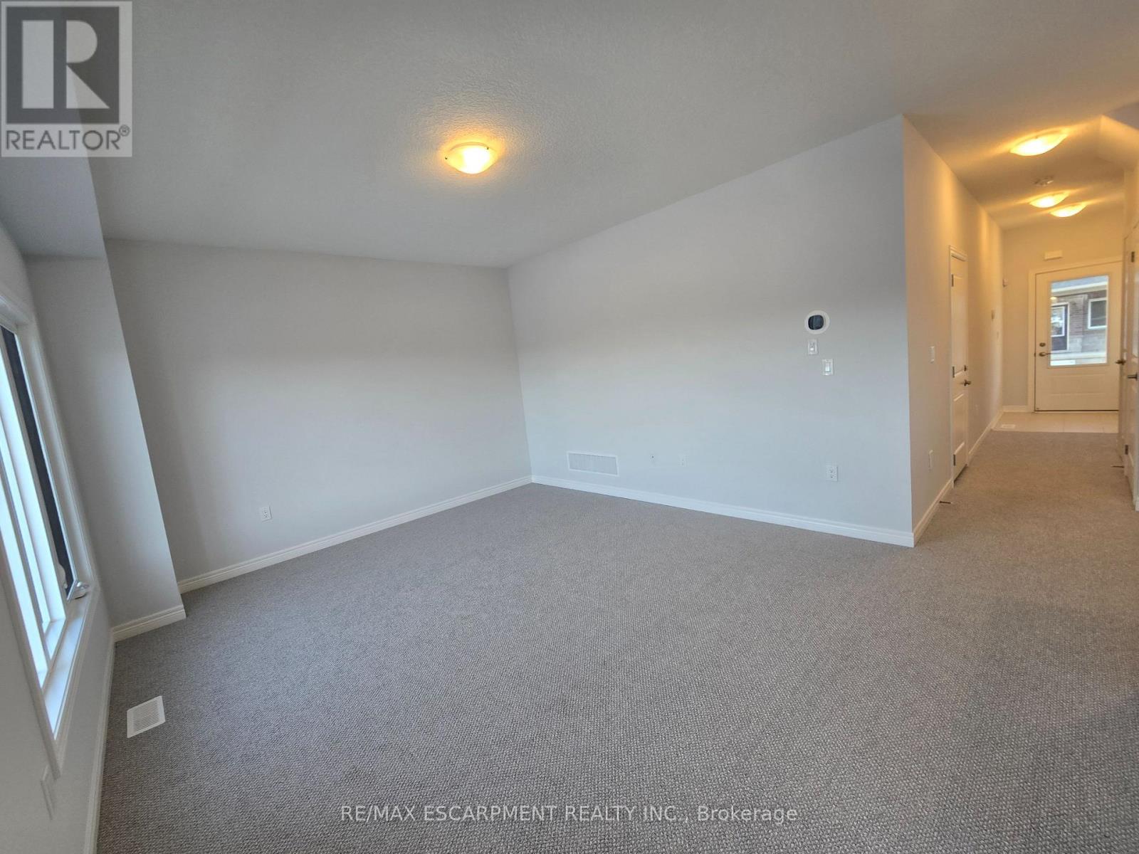 5 - 205 Thames Way, Hamilton (Mount Hope), Ontario  L0R 1W0 - Photo 7 - X12852406