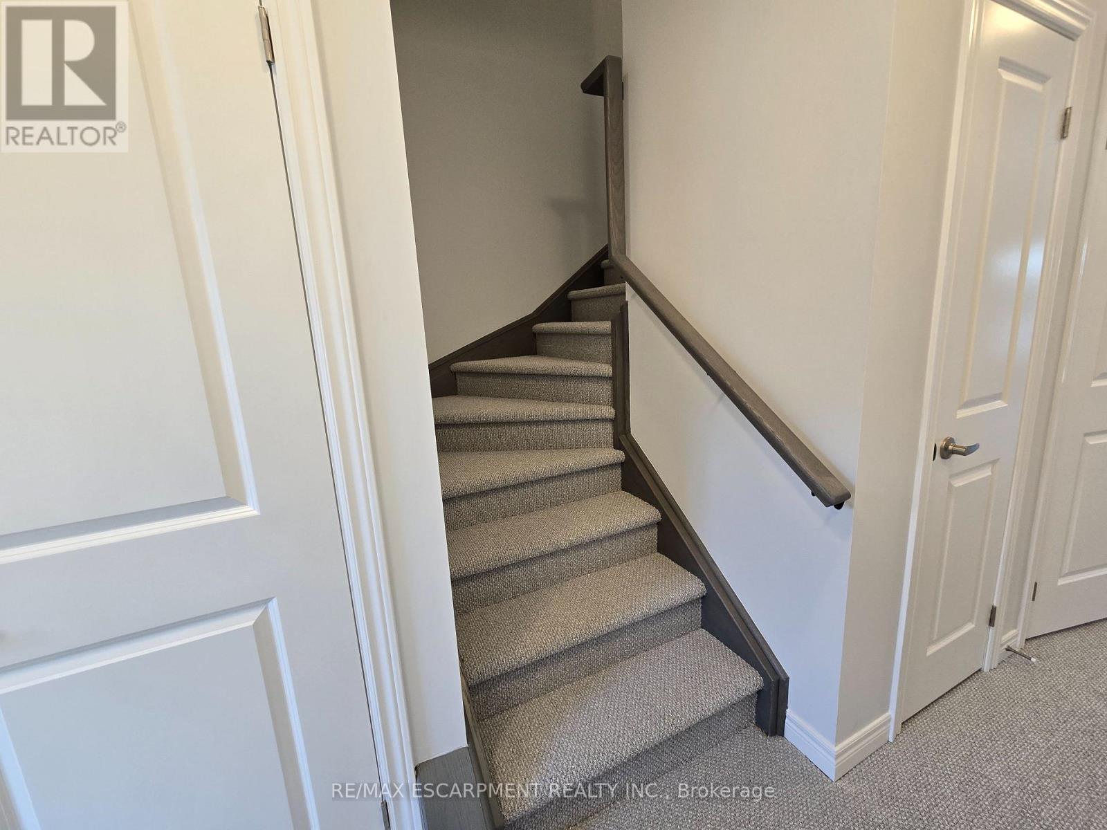 5 - 205 Thames Way, Hamilton (Mount Hope), Ontario  L0R 1W0 - Photo 9 - X12852406