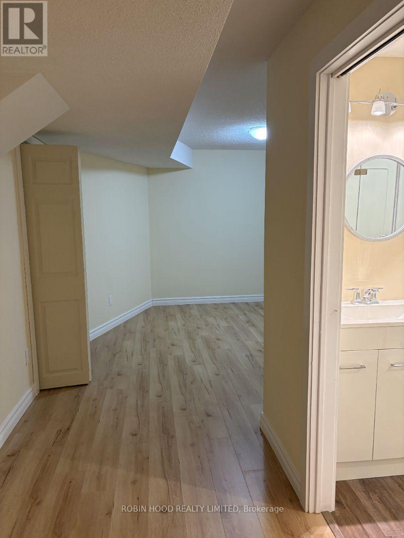 42 Hands Drive, Guelph (Kortright East), Ontario  N1G 3H3 - Photo 13 - X12852412