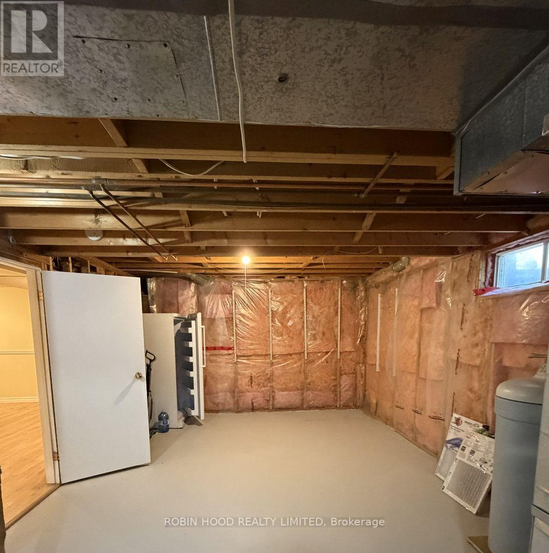 42 Hands Drive, Guelph (Kortright East), Ontario  N1G 3H3 - Photo 17 - X12852412