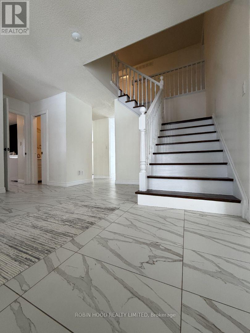 42 Hands Drive, Guelph (Kortright East), Ontario  N1G 3H3 - Photo 3 - X12852412