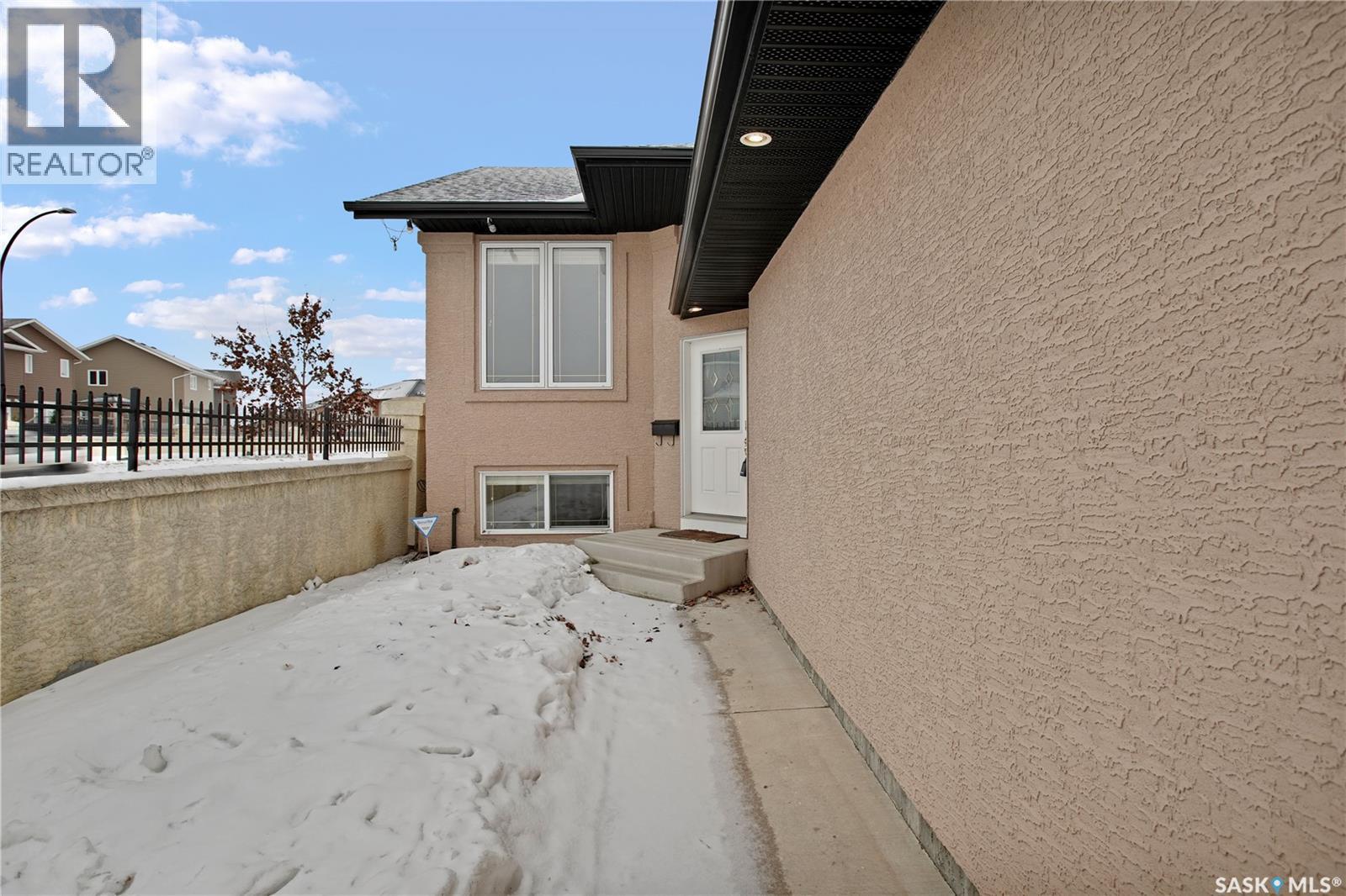 1131 Denham Rise, Saskatoon, Saskatchewan  S7R 0B2 - Photo 3 - SK029764