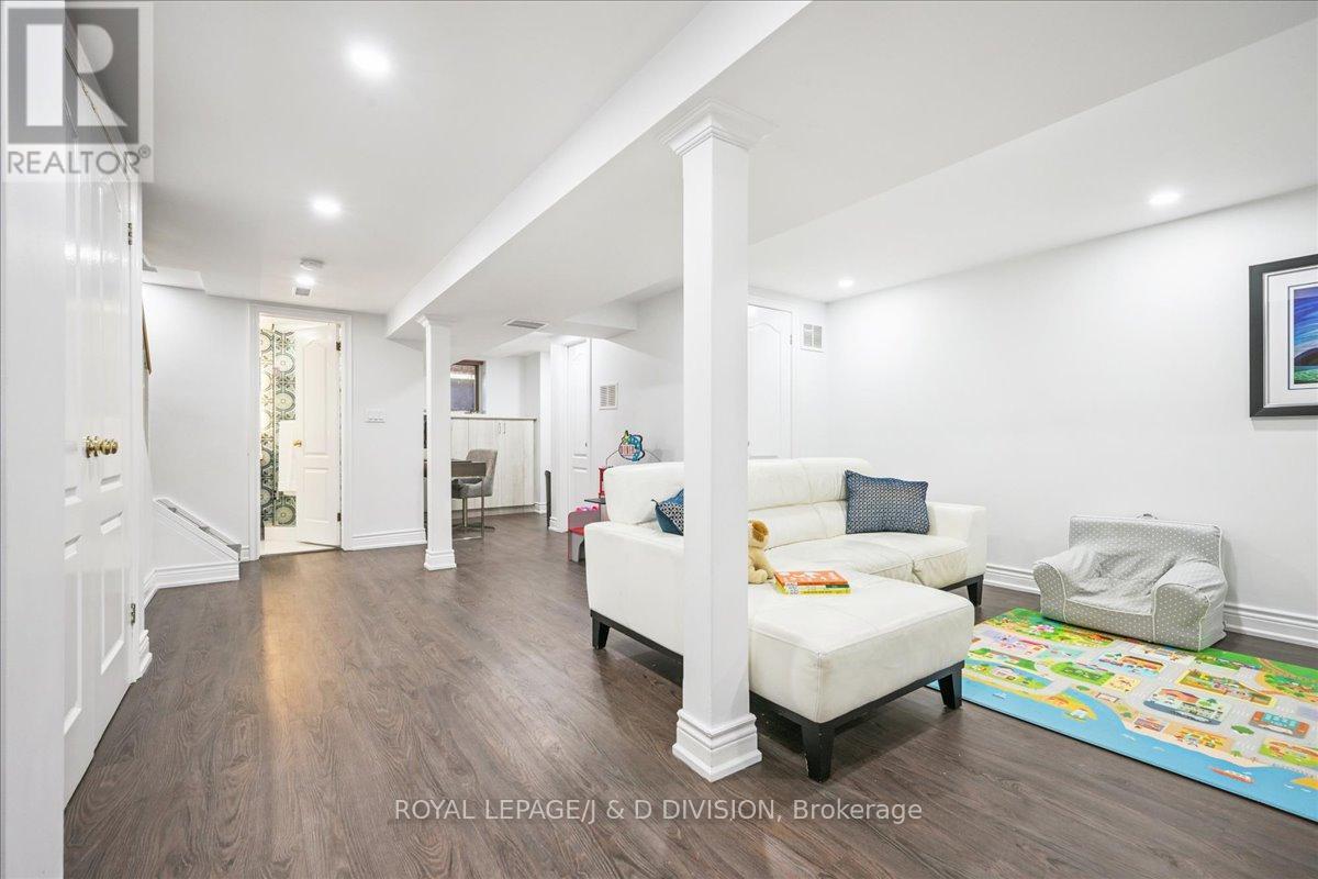 181 Clendenan Avenue, Toronto (High Park North), Ontario  M6P 2W9 - Photo 32 - W12852338