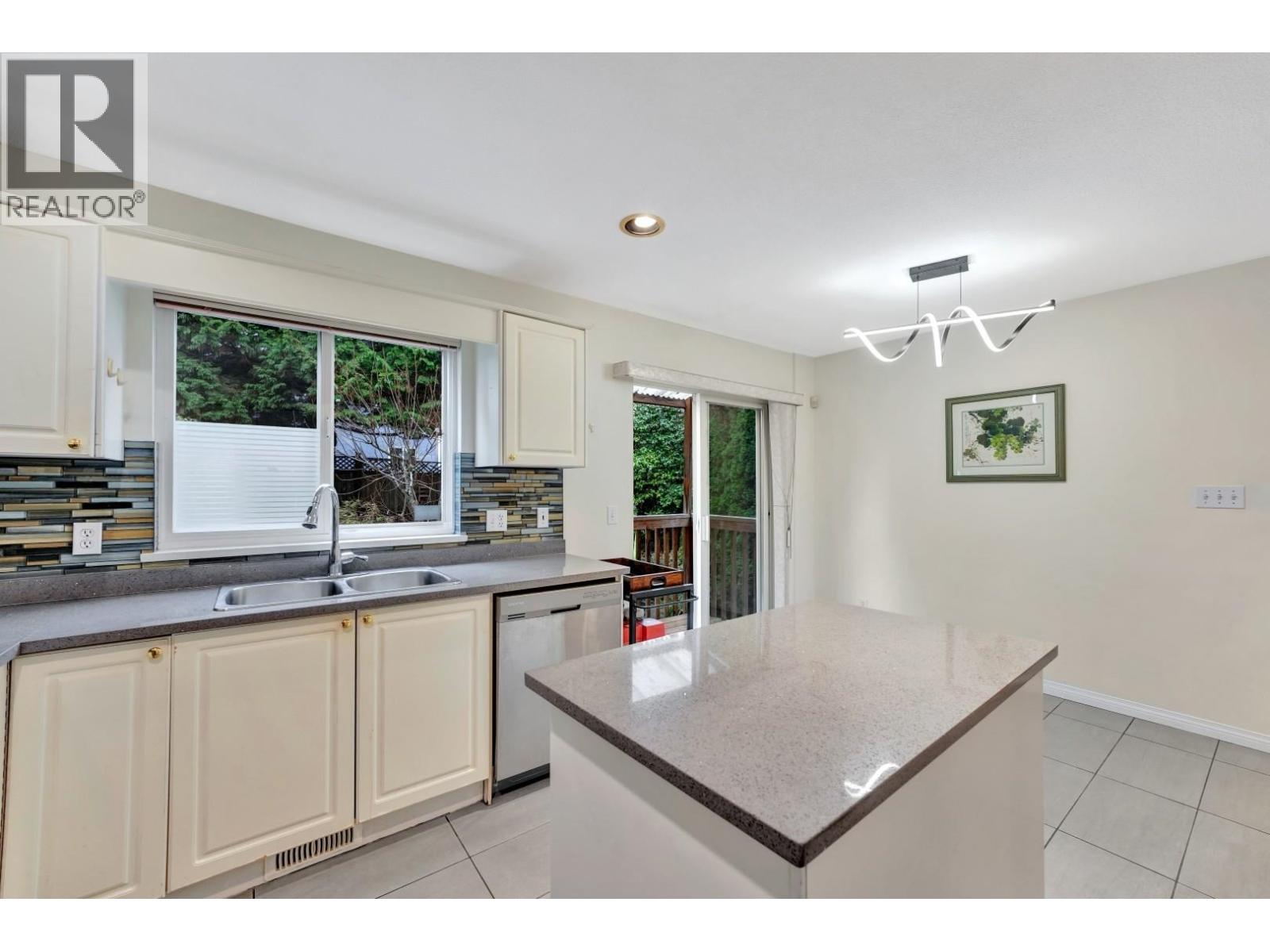 1067 Dansey Avenue, Coquitlam, British Columbia  V3K 3H2 - Photo 8 - R3096878