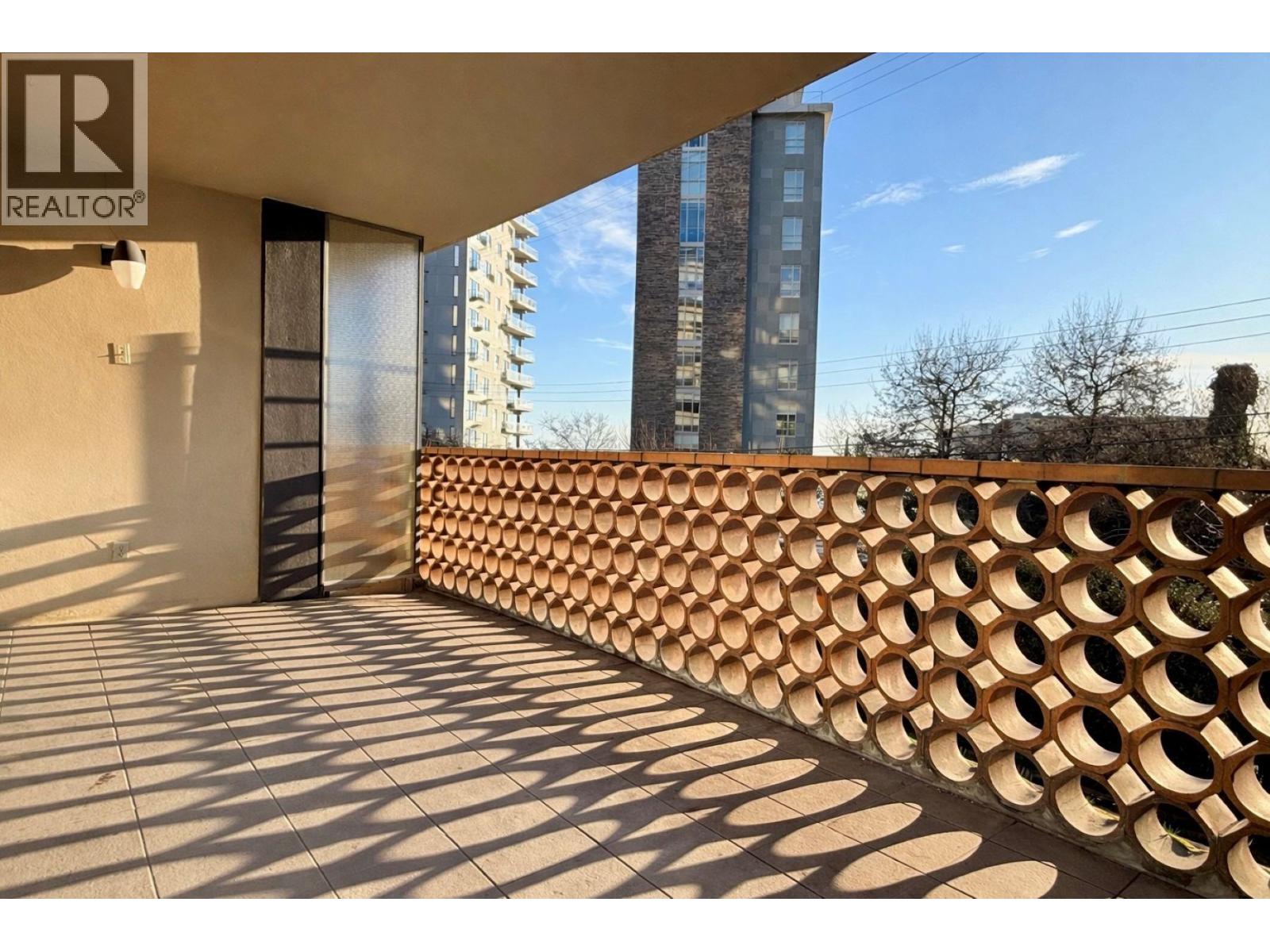 105 2135 Argyle Avenue, West Vancouver, British Columbia  V7V 1A5 - Photo 6 - R3088759