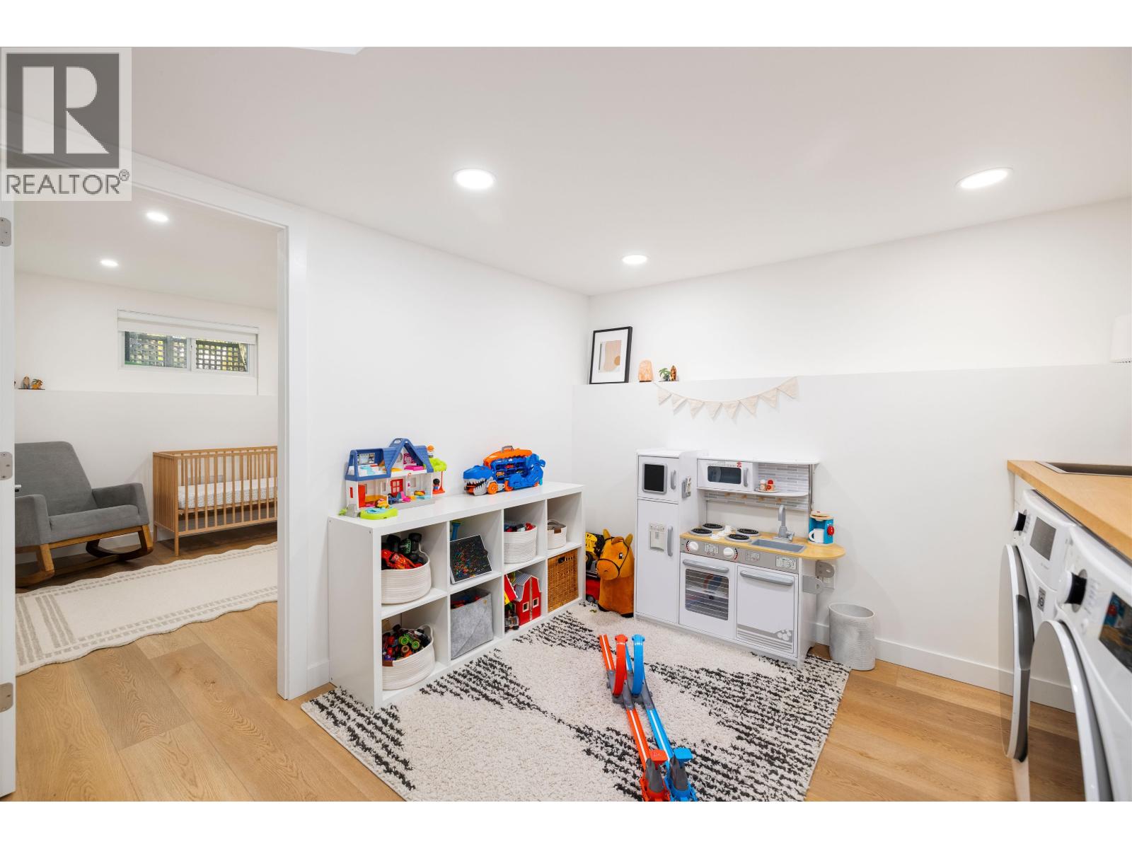 416 St. Georges Avenue, North Vancouver, British Columbia  V7L 3H1 - Photo 25 - R3092991