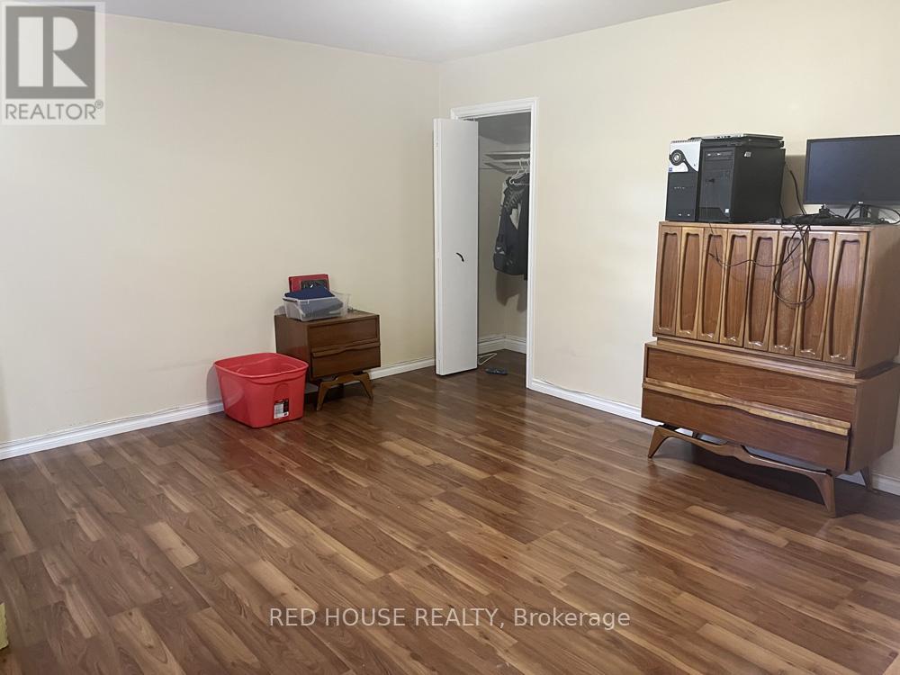 1533 O'connor Drive, Toronto, Ontario  M4B 2V7 - Photo 8 - E12852470