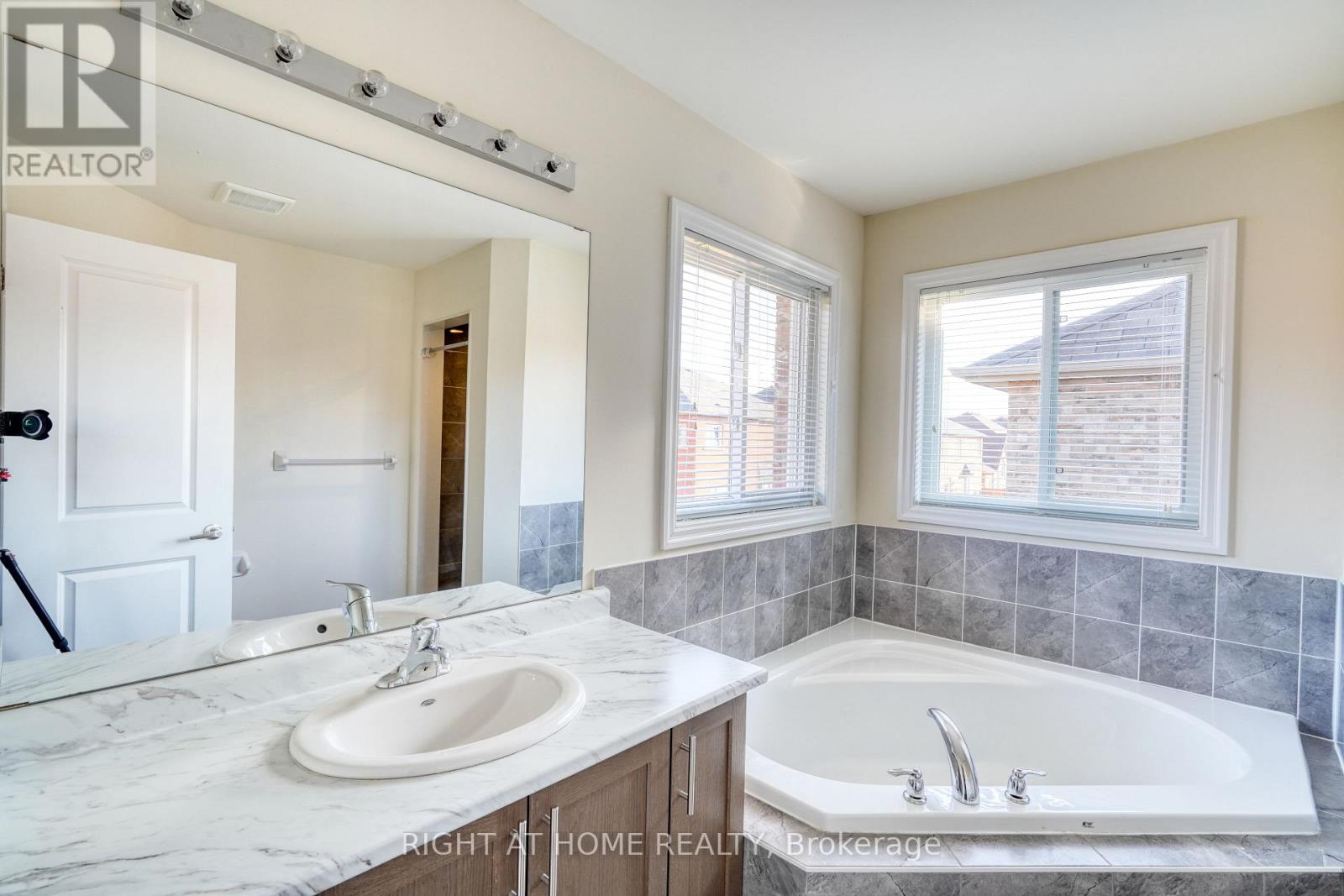 17 Mercury Avenue, Georgina (Keswick South), Ontario  L4P 0H1 - Photo 27 - N12827560