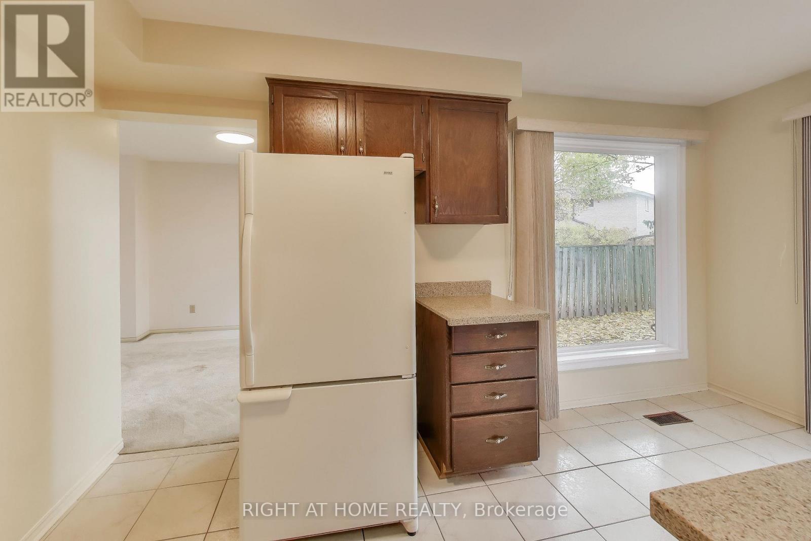 2436 Folkway Drive, Mississauga (Erin Mills), Ontario  L5L 3N3 - Photo 10 - W12852462