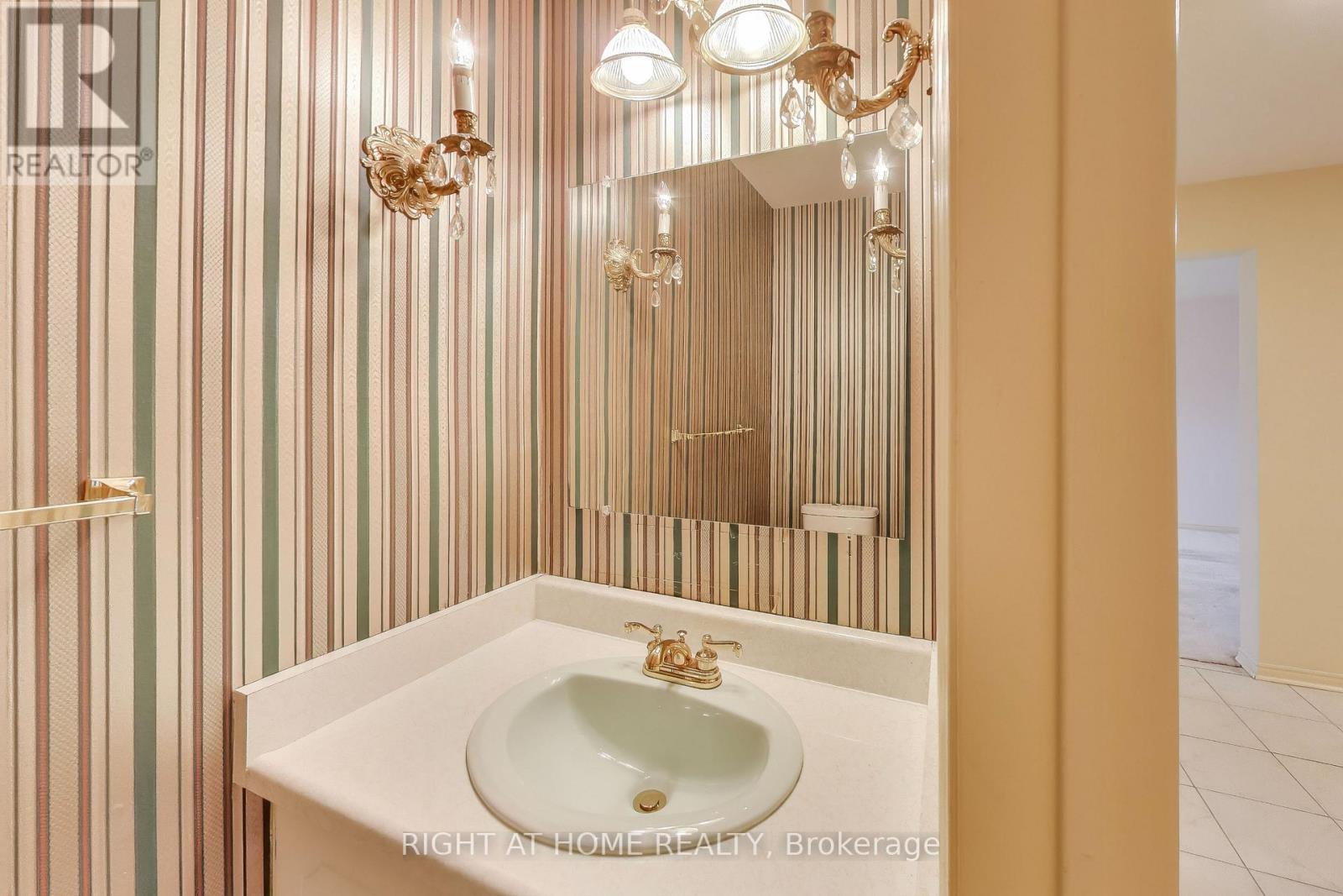 2436 Folkway Drive, Mississauga (Erin Mills), Ontario  L5L 3N3 - Photo 15 - W12852462