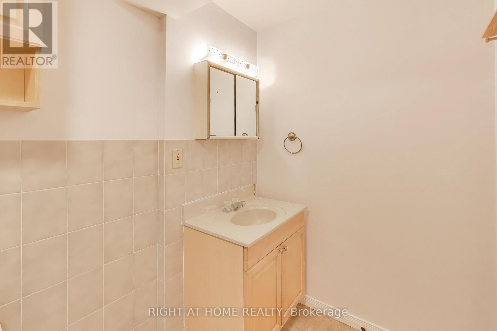 2436 Folkway Drive, Mississauga (Erin Mills), Ontario  L5L 3N3 - Photo 32 - W12852462