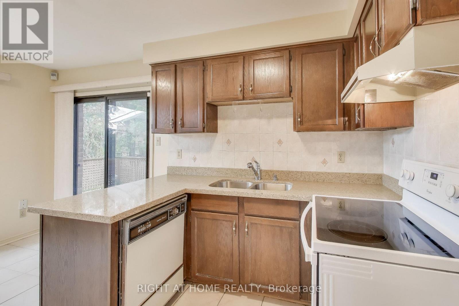 2436 Folkway Drive, Mississauga (Erin Mills), Ontario  L5L 3N3 - Photo 9 - W12852462