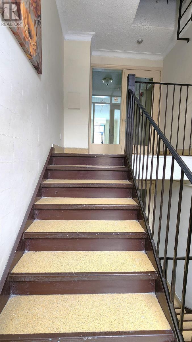 1 Greenbrook Drive, Toronto (Beechborough-Greenbrook), Ontario  M6M 2J8 - Photo 20 - W12852468