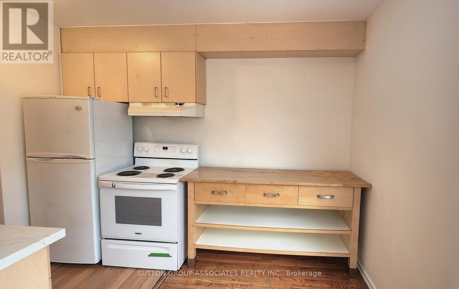 1 Greenbrook Drive, Toronto (Beechborough-Greenbrook), Ontario  M6M 2J8 - Photo 6 - W12852468