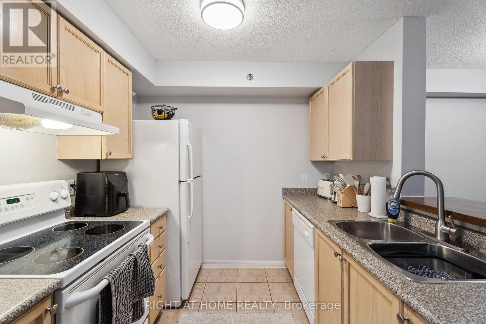 407 - 684 Warden Avenue, Toronto (Clairlea-Birchmount), Ontario  M1L 4W4 - Photo 7 - E12805830
