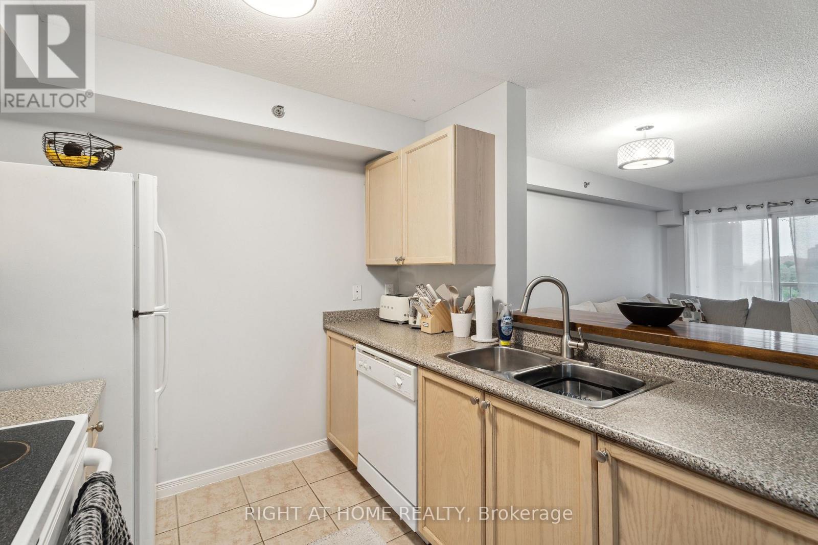 407 - 684 Warden Avenue, Toronto (Clairlea-Birchmount), Ontario  M1L 4W4 - Photo 8 - E12805830