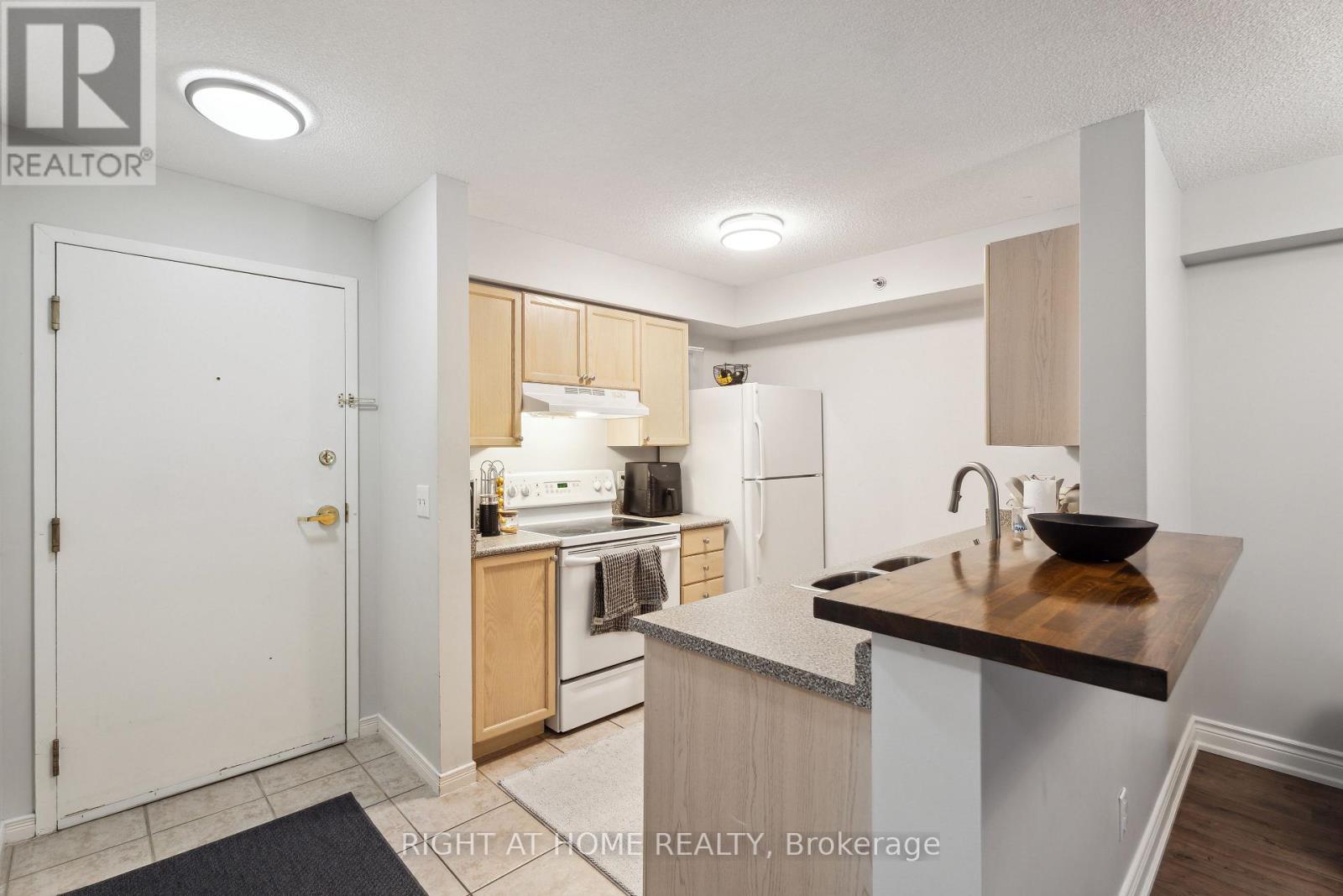 407 - 684 Warden Avenue, Toronto (Clairlea-Birchmount), Ontario  M1L 4W4 - Photo 6 - E12805830