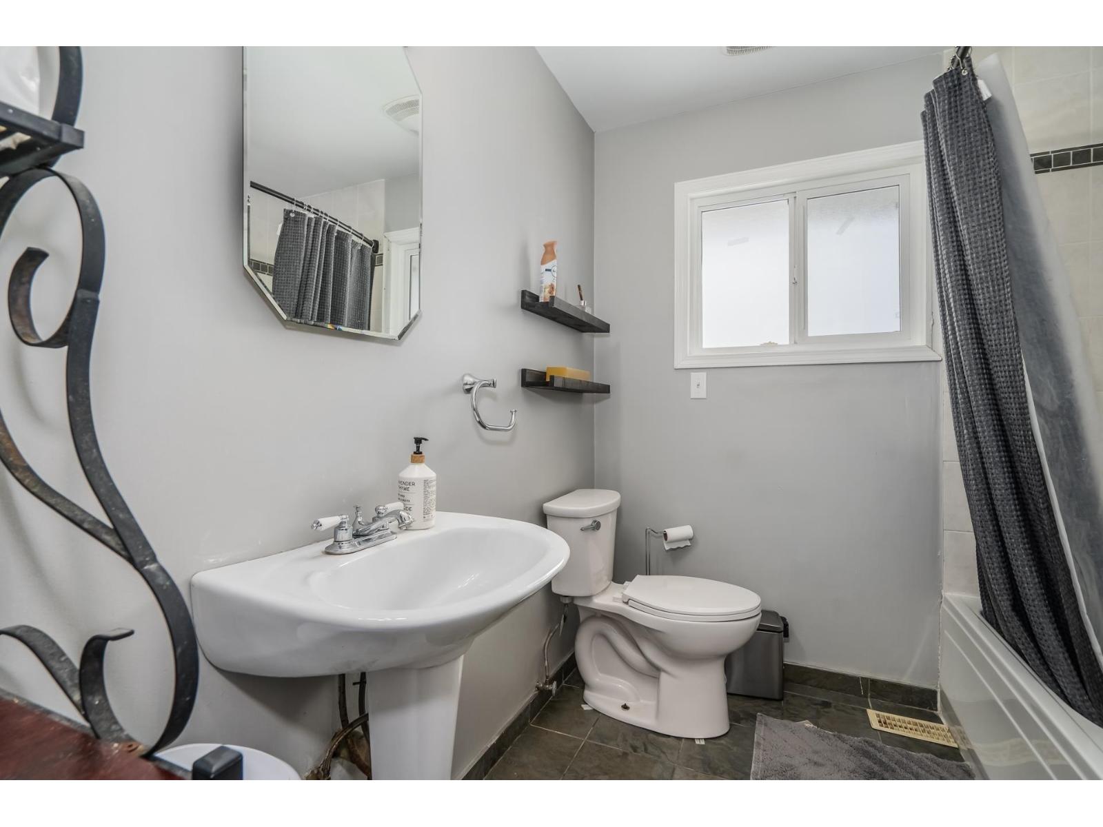 2319 Hemlock Street, Abbotsford, British Columbia  V2T 3A1 - Photo 14 - R3095457