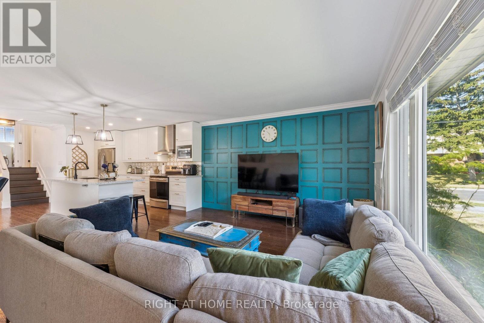 403 Chandos Court, Oshawa, Ontario  L1J 6R1 - Photo 8 - E12852498