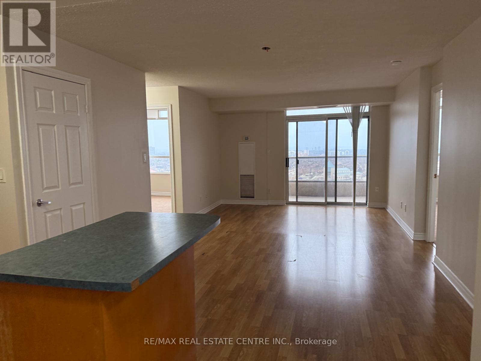 1613 - 3880 Duke Of York Boulevard, Mississauga (City Centre), Ontario  L5B 4M7 - Photo 4 - W12681044