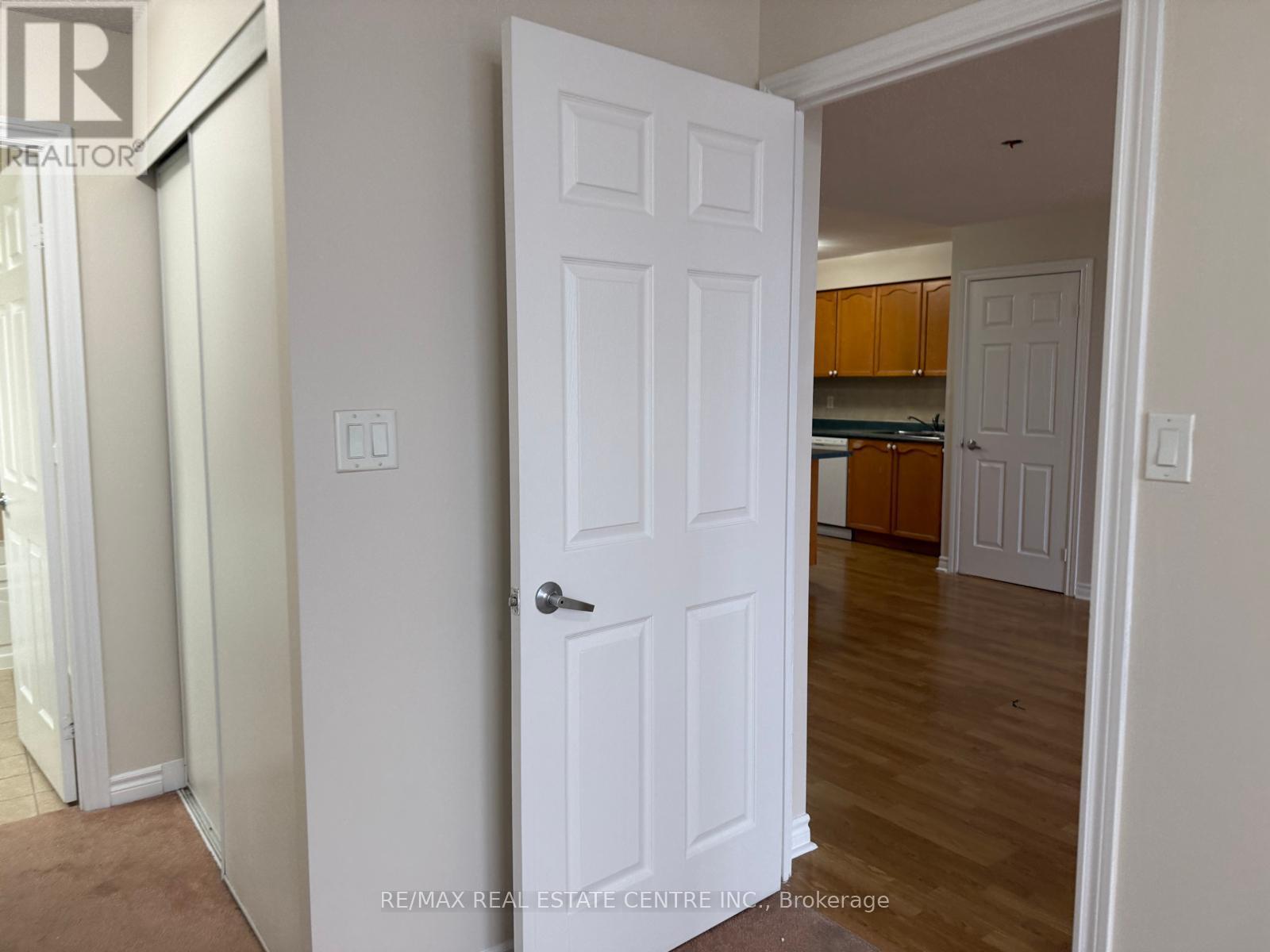 1613 - 3880 Duke Of York Boulevard, Mississauga (City Centre), Ontario  L5B 4M7 - Photo 24 - W12681044