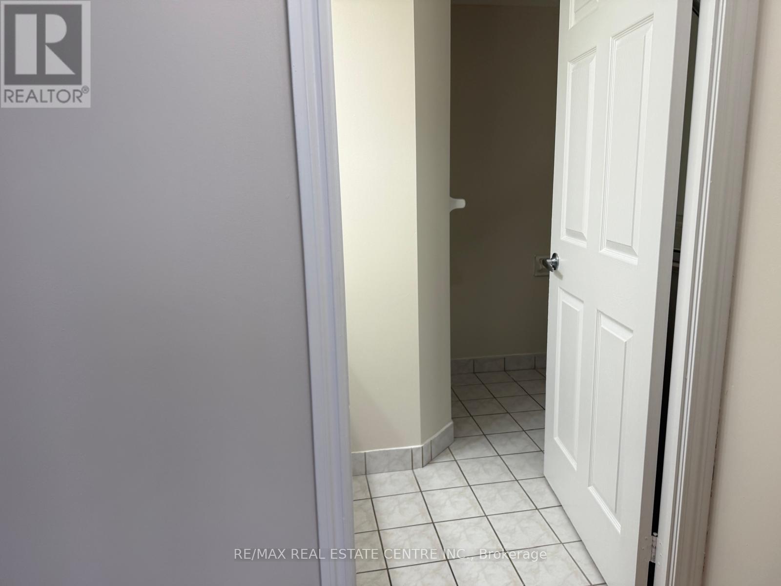 1613 - 3880 Duke Of York Boulevard, Mississauga (City Centre), Ontario  L5B 4M7 - Photo 37 - W12681044