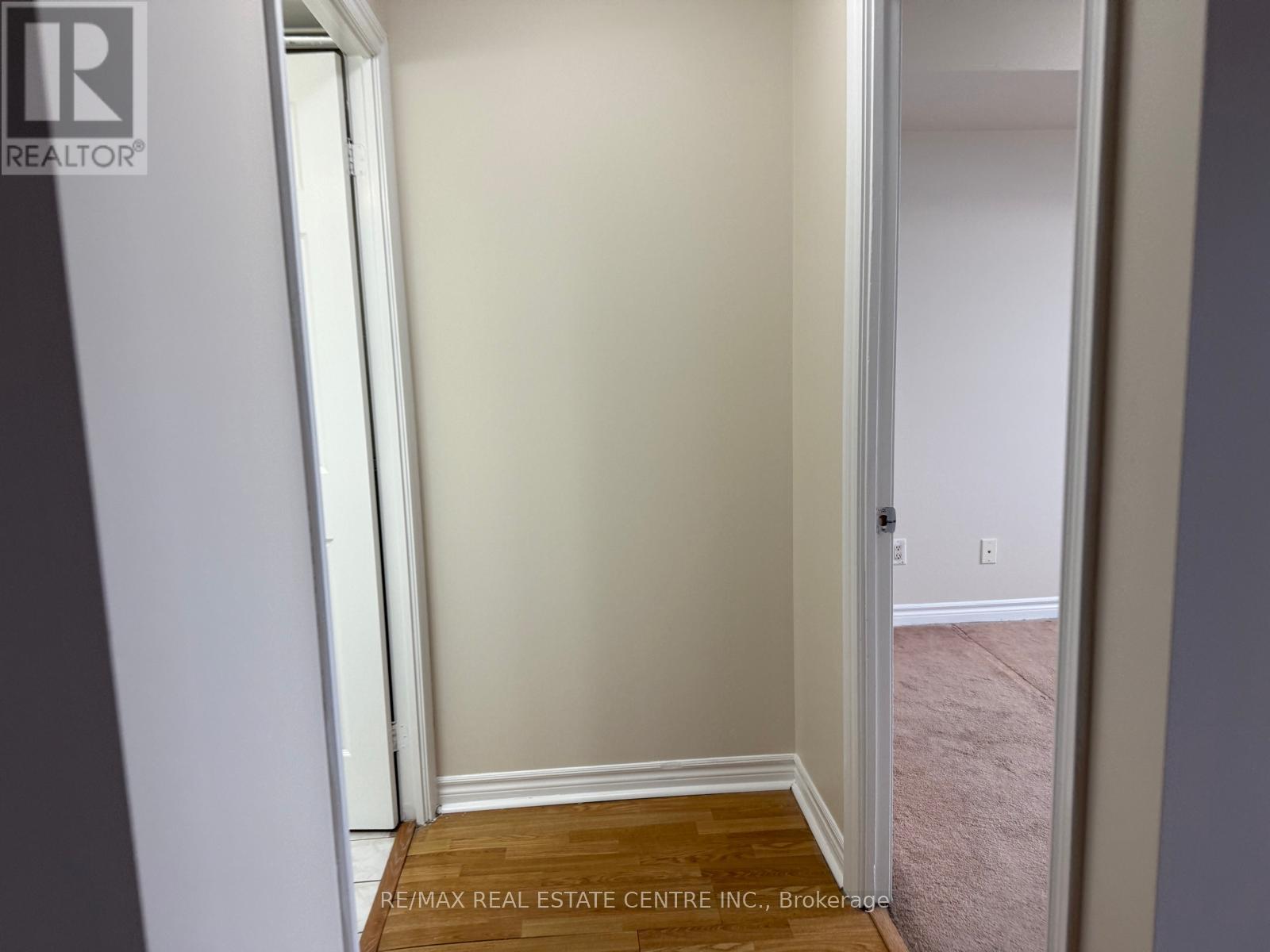 1613 - 3880 Duke Of York Boulevard, Mississauga (City Centre), Ontario  L5B 4M7 - Photo 33 - W12681044