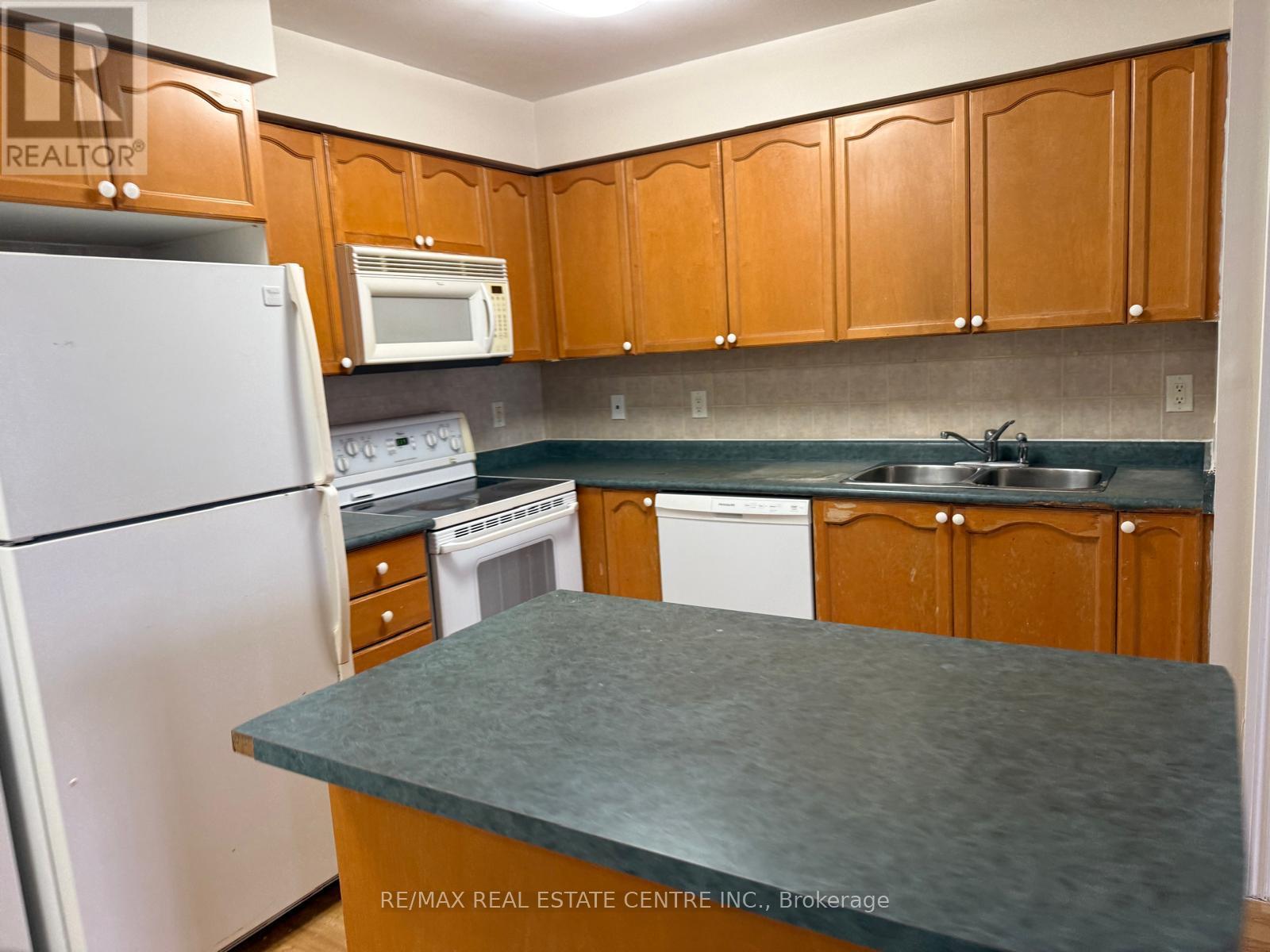 1613 - 3880 Duke Of York Boulevard, Mississauga (City Centre), Ontario  L5B 4M7 - Photo 8 - W12681044