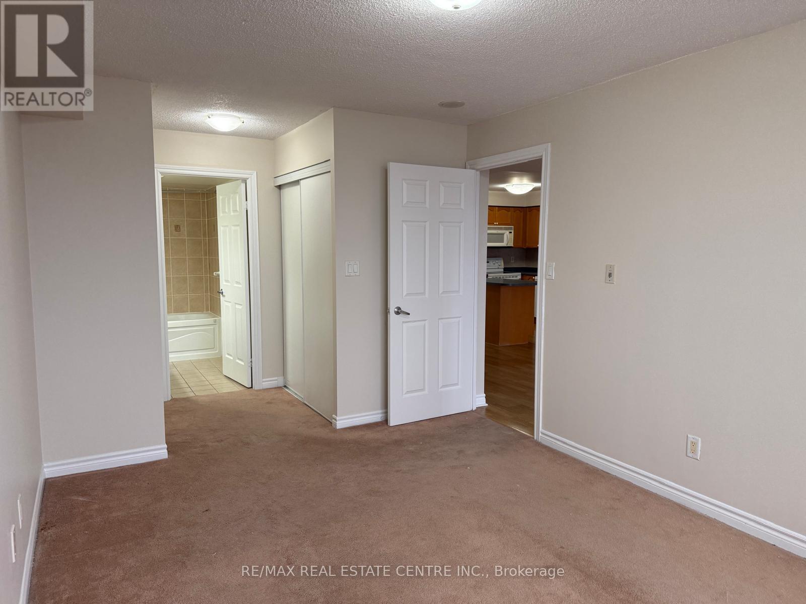 1613 - 3880 Duke Of York Boulevard, Mississauga (City Centre), Ontario  L5B 4M7 - Photo 22 - W12681044