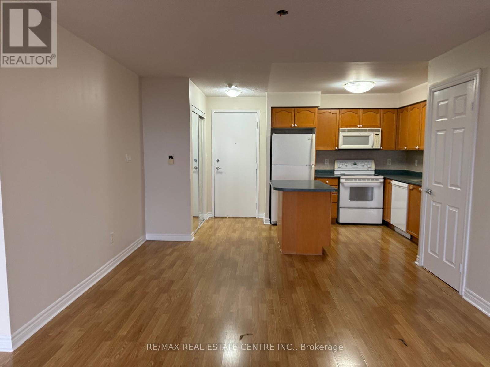 1613 - 3880 Duke Of York Boulevard, Mississauga (City Centre), Ontario  L5B 4M7 - Photo 17 - W12681044