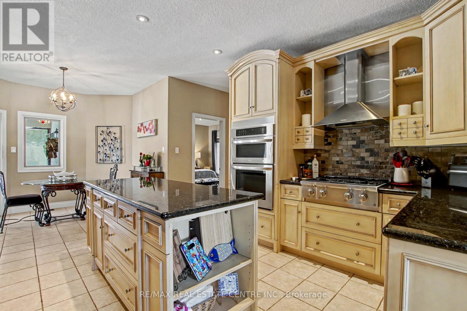 2 Irongate Drive, Brant (Paris), Ontario  N3L 4G4 - Photo 5 - X12830452