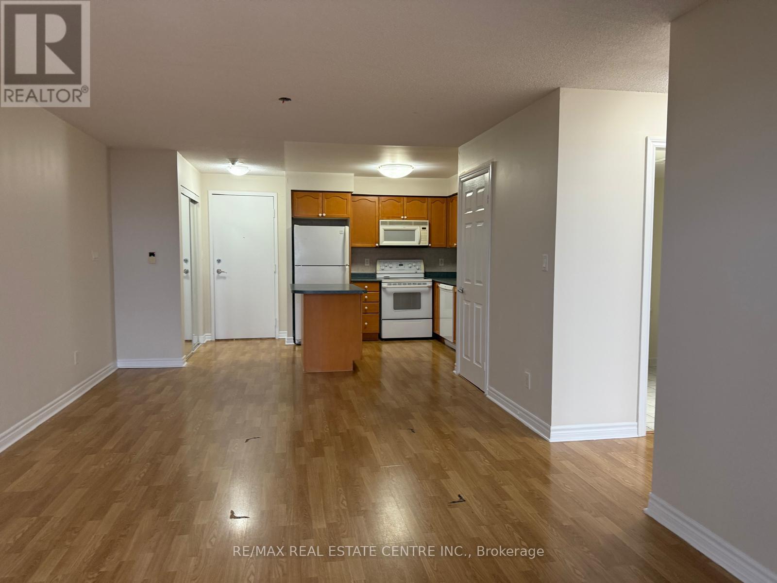 1613 - 3880 Duke Of York Boulevard, Mississauga (City Centre), Ontario  L5B 4M7 - Photo 14 - W12681044