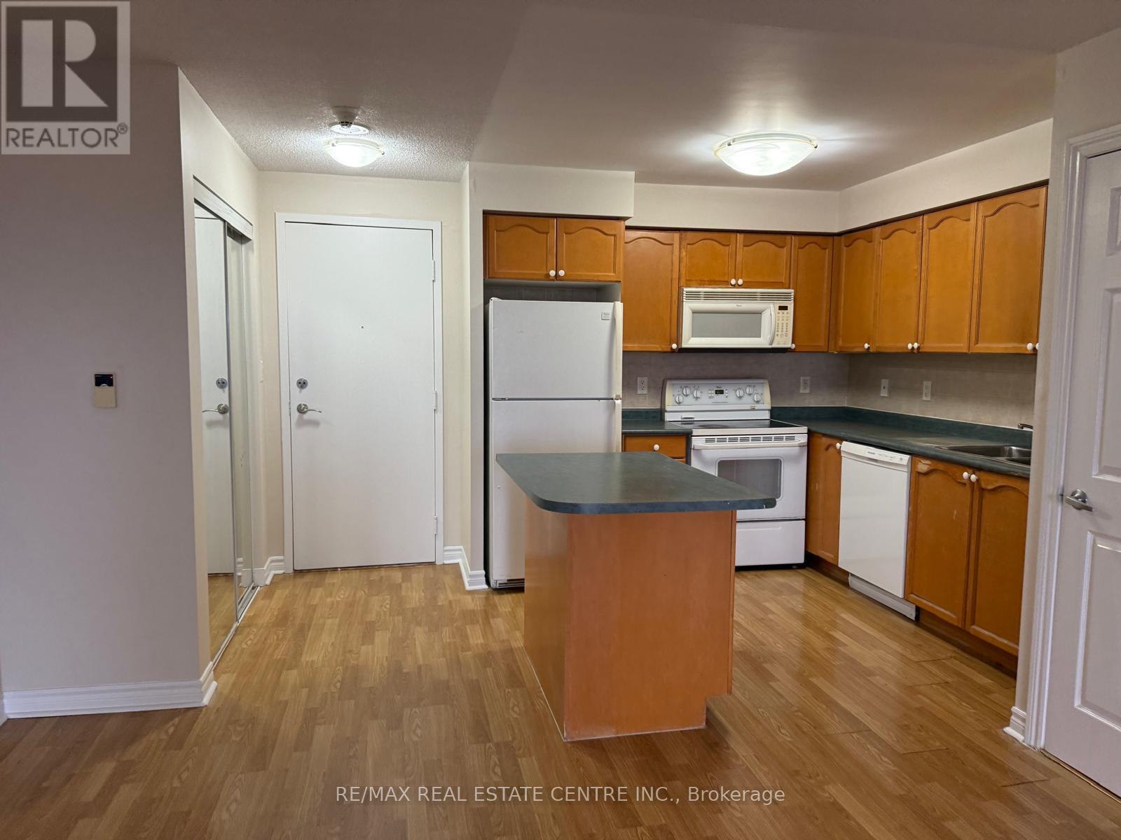 1613 - 3880 Duke Of York Boulevard, Mississauga (City Centre), Ontario  L5B 4M7 - Photo 18 - W12681044