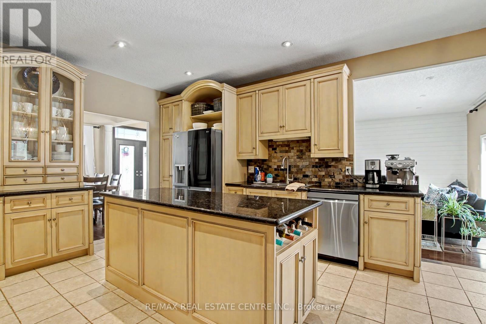 2 Irongate Drive, Brant (Paris), Ontario  N3L 4G4 - Photo 6 - X12830452