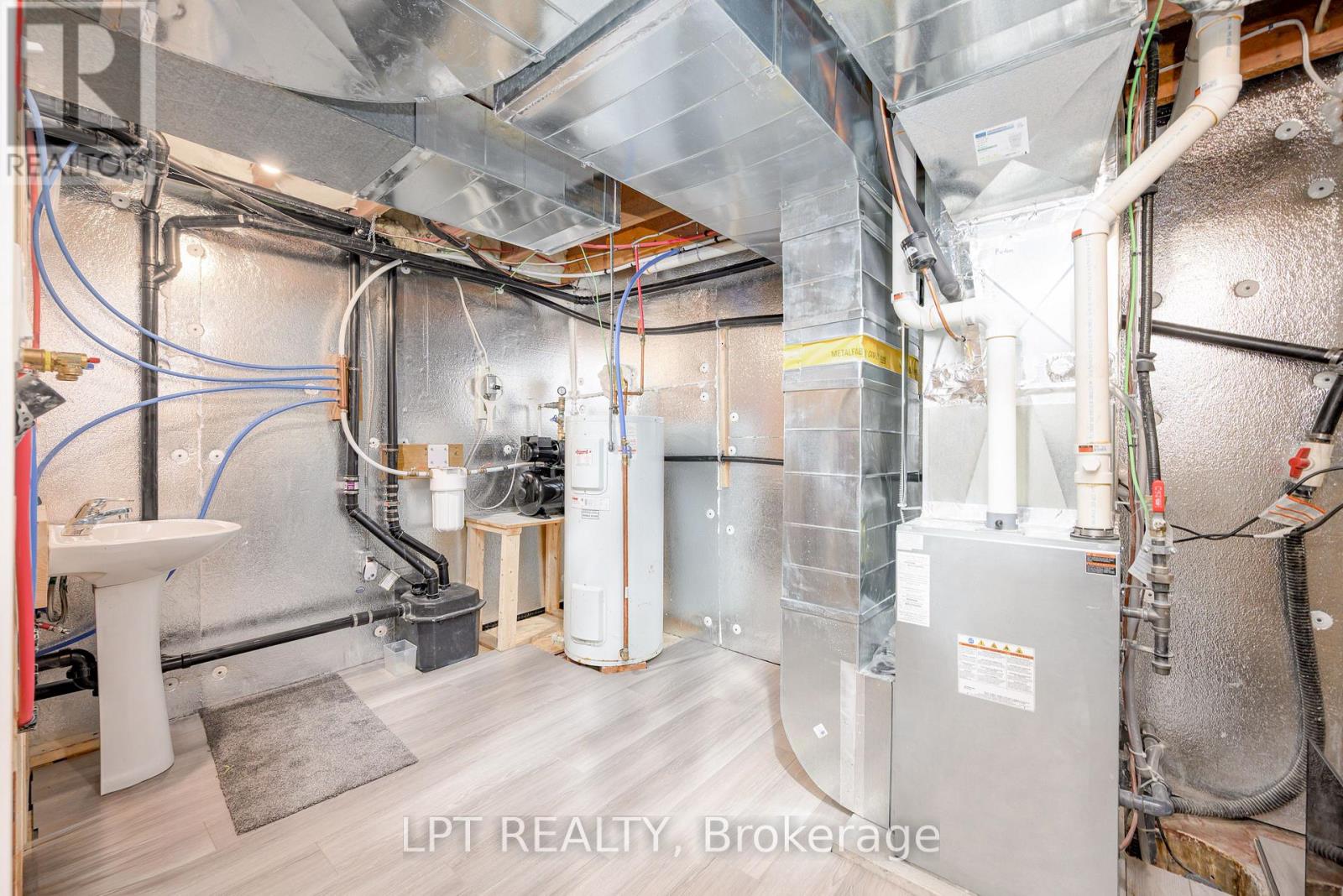 46 Young Street, Hastings Highlands, Ontario  K0L 2S0 - Photo 35 - X12852504