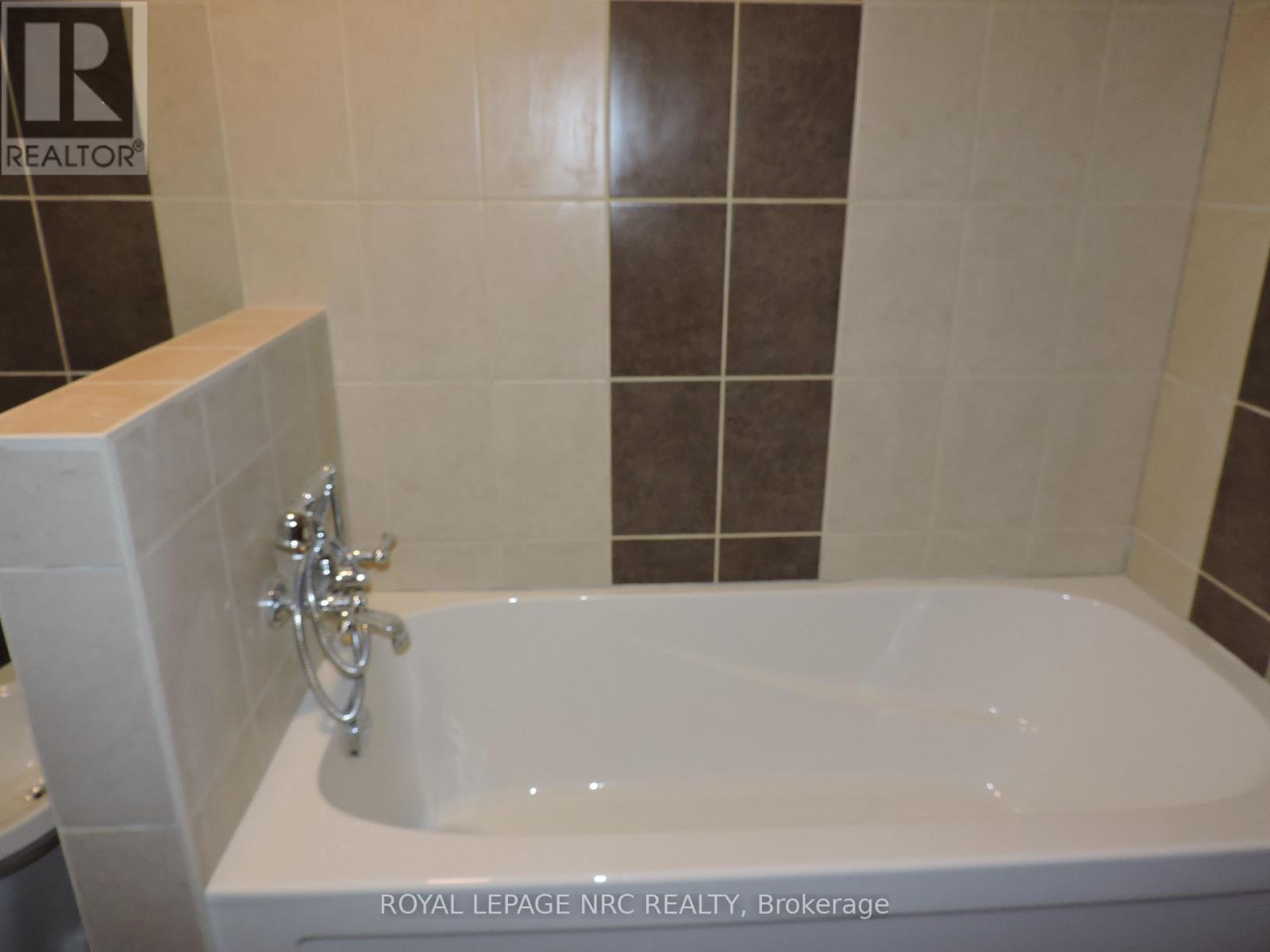 340 Oxford Avenue, Fort Erie (Crystal Beach), Ontario  L0S 1B0 - Photo 18 - X12852528