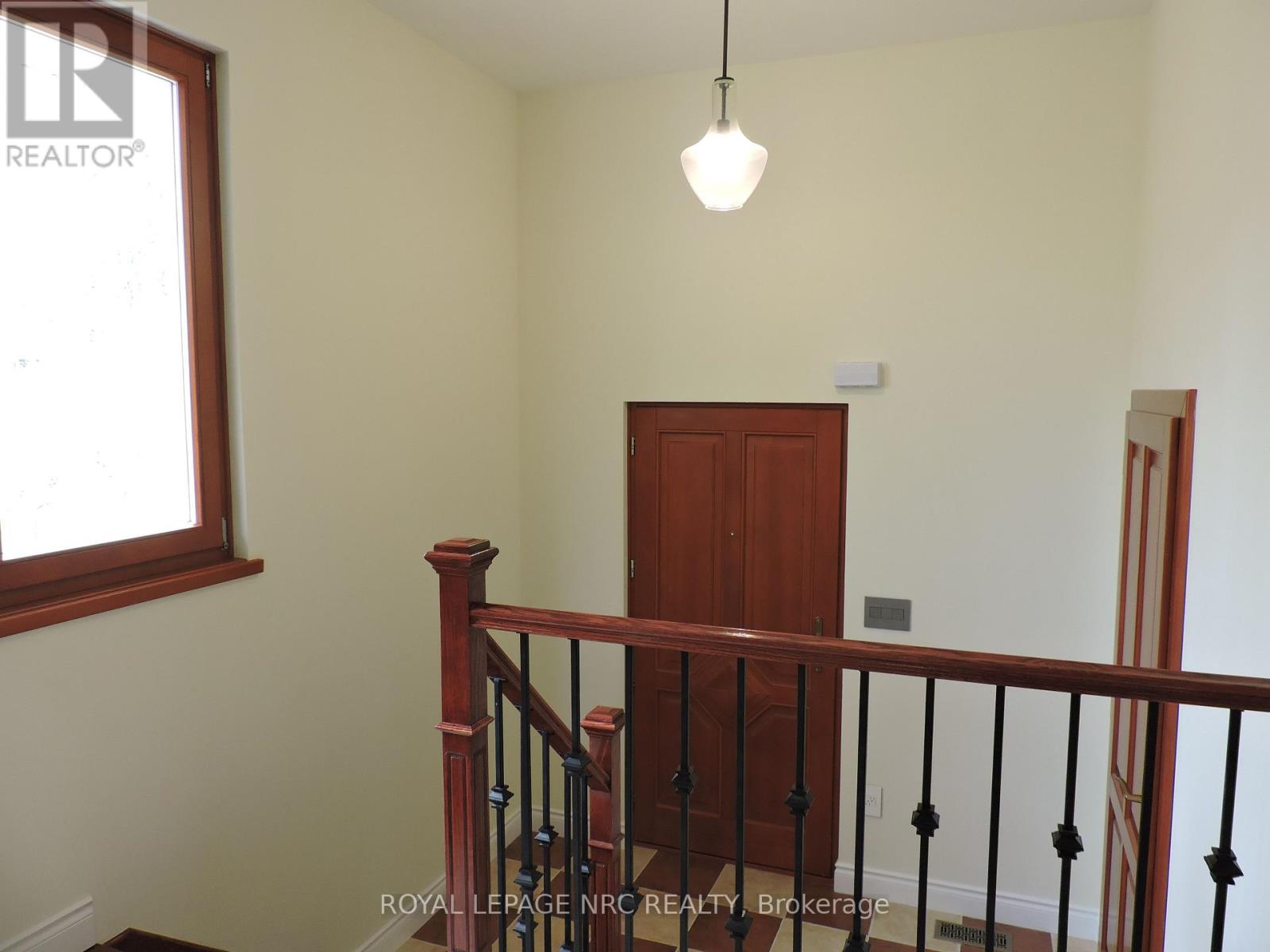 340 Oxford Avenue, Fort Erie (Crystal Beach), Ontario  L0S 1B0 - Photo 3 - X12852528