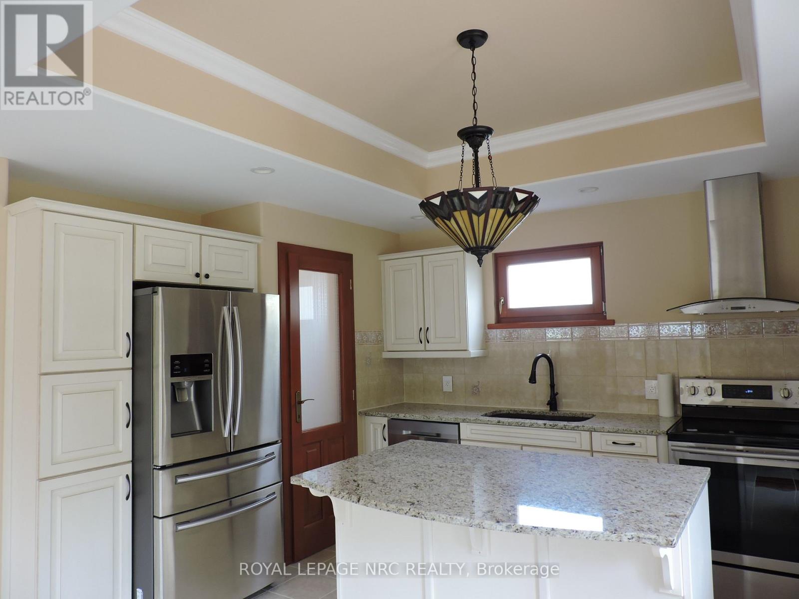 340 Oxford Avenue, Fort Erie (Crystal Beach), Ontario  L0S 1B0 - Photo 5 - X12852528