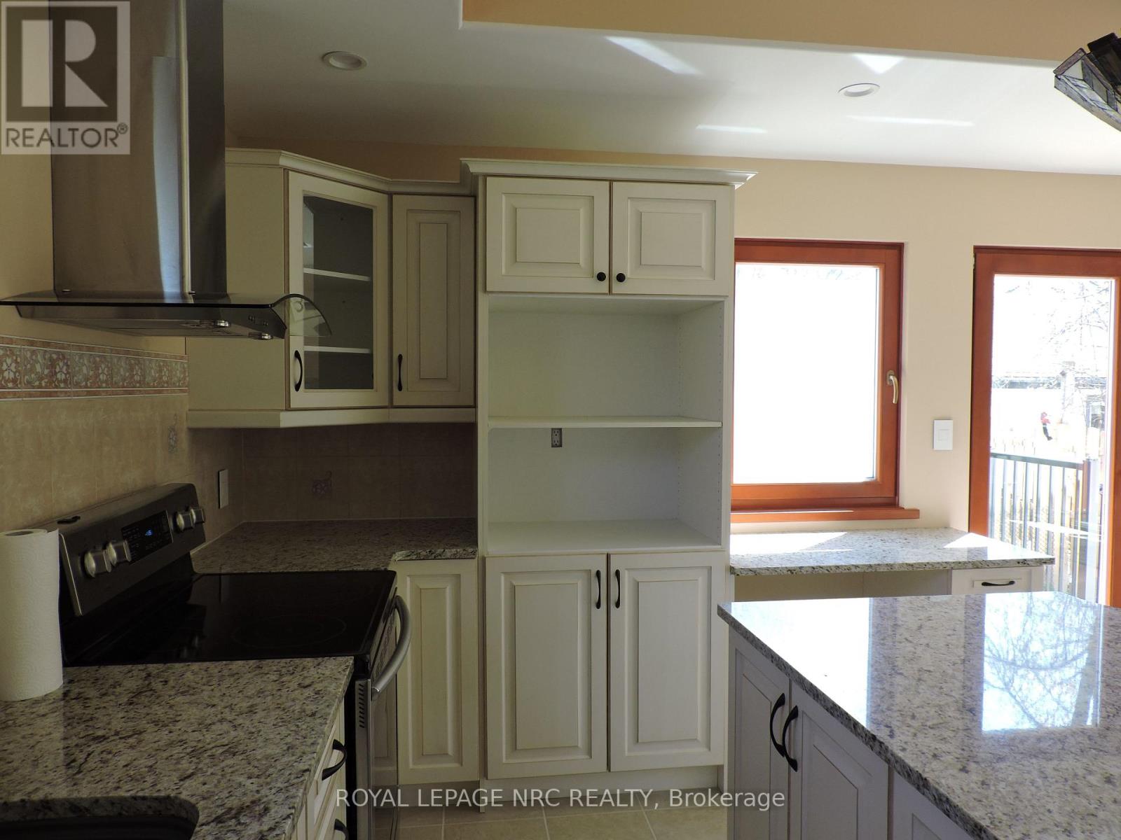 340 Oxford Avenue, Fort Erie (Crystal Beach), Ontario  L0S 1B0 - Photo 8 - X12852528