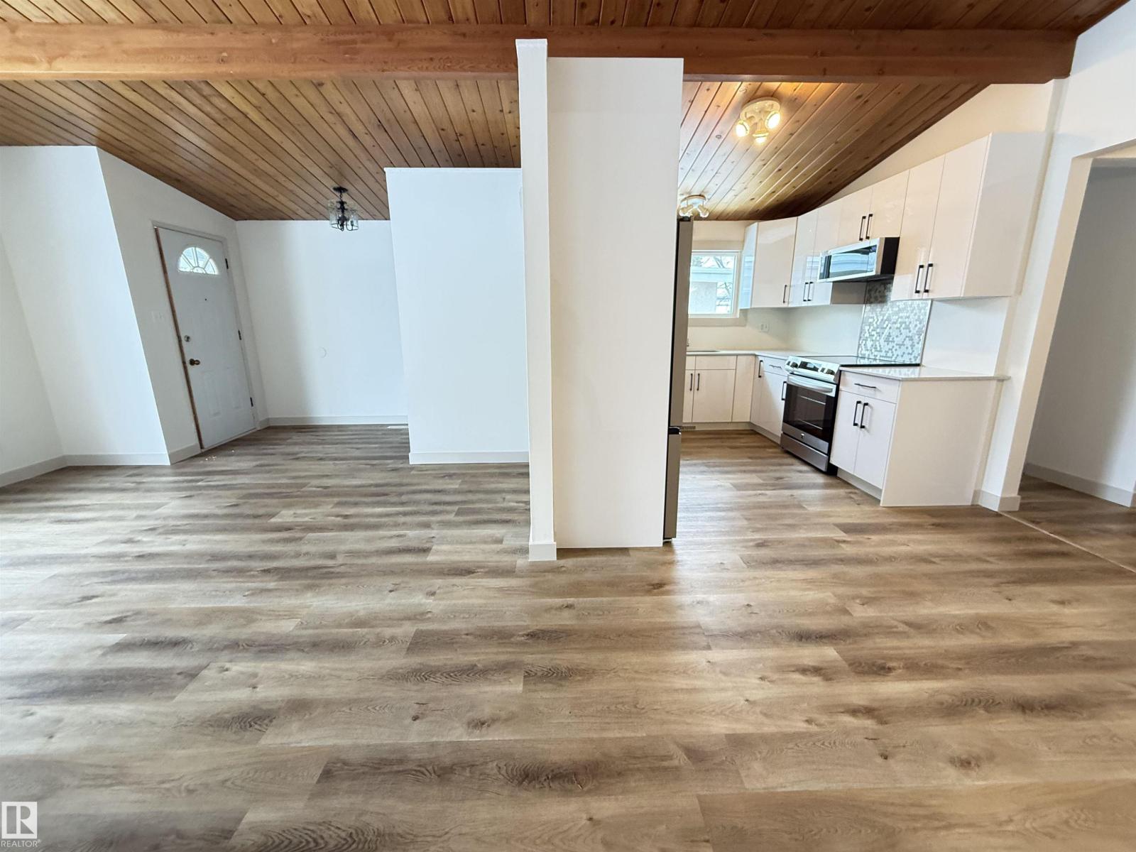 9034 60 St Nw, Edmonton, Alberta  T6B 1M8 - Photo 3 - E4476169