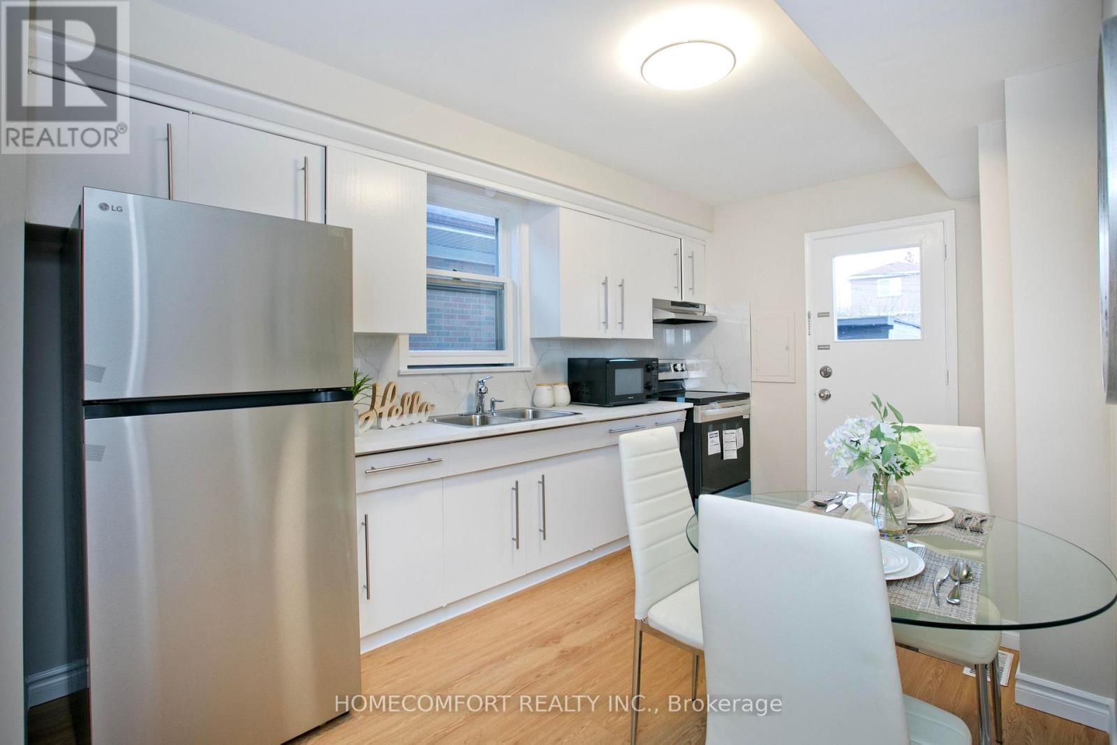 55 Lanark Avenue, Toronto (Oakwood Village), Ontario  M6C 2B5 - Photo 9 - C12852522