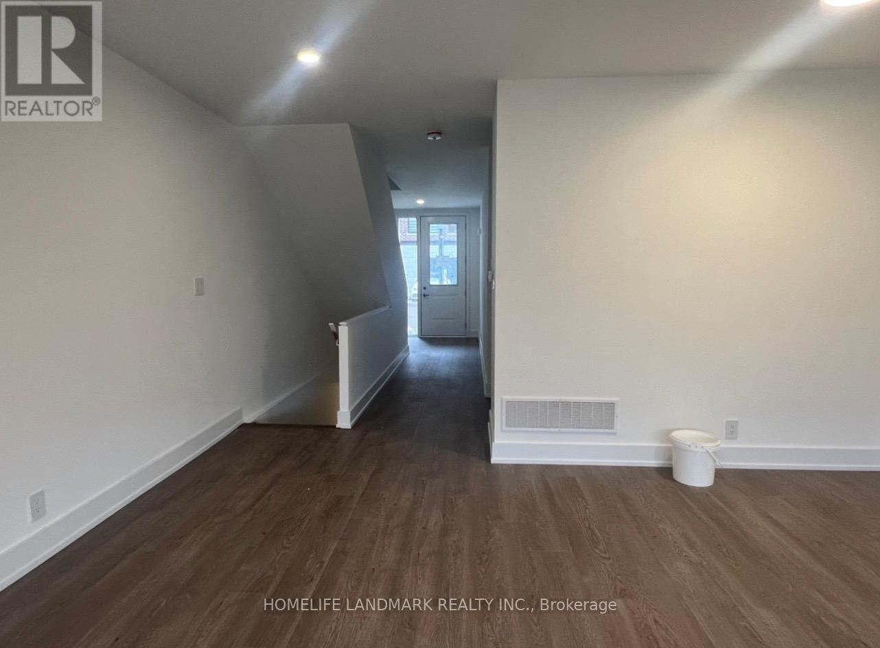 2 Chestnut Court, Aurora, Ontario  L4G 4A4 - Photo 9 - N12852524