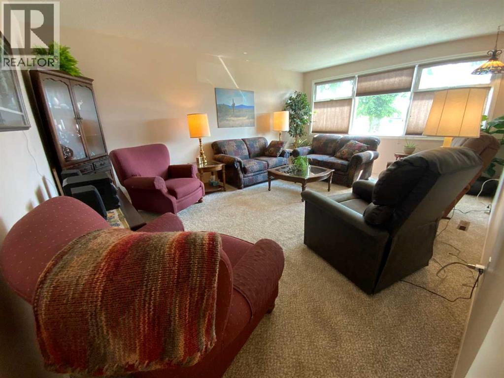 5104 40 Street, Innisfail, Alberta  T4G 1H8 - Photo 3 - A2290106