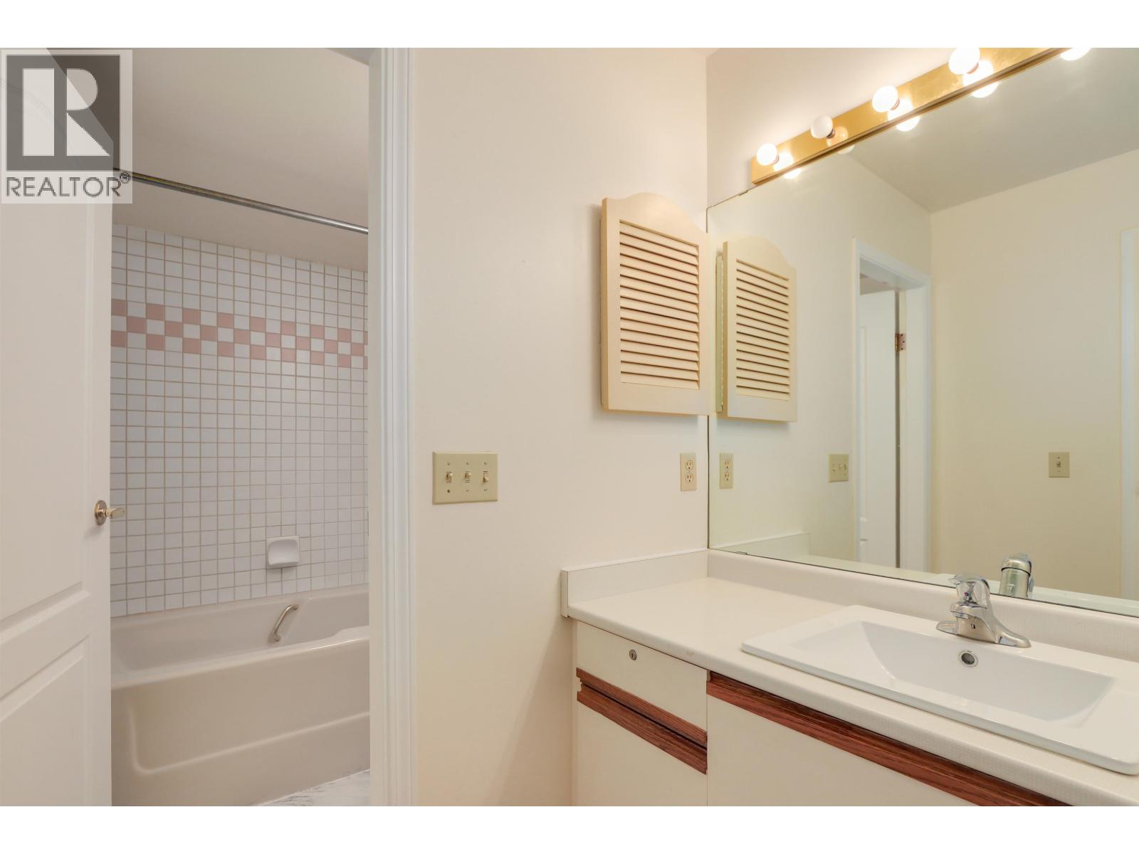 310 7580 Minoru Boulevard, Richmond, British Columbia  V6Y 1Z5 - Photo 18 - R3096497