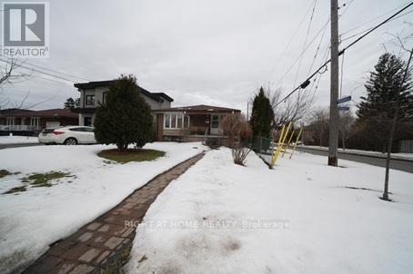 35 BECKETT AVENUE, Toronto, Ontario