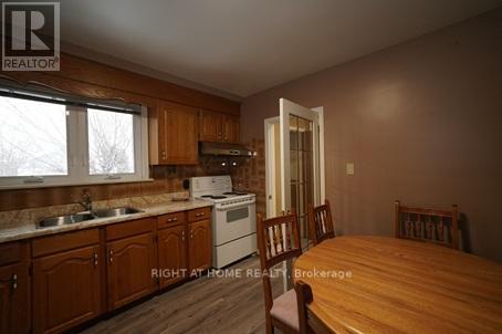 35 Beckett Avenue, Toronto (Rustic), Ontario  M6L 2B3 - Photo 5 - W12761268