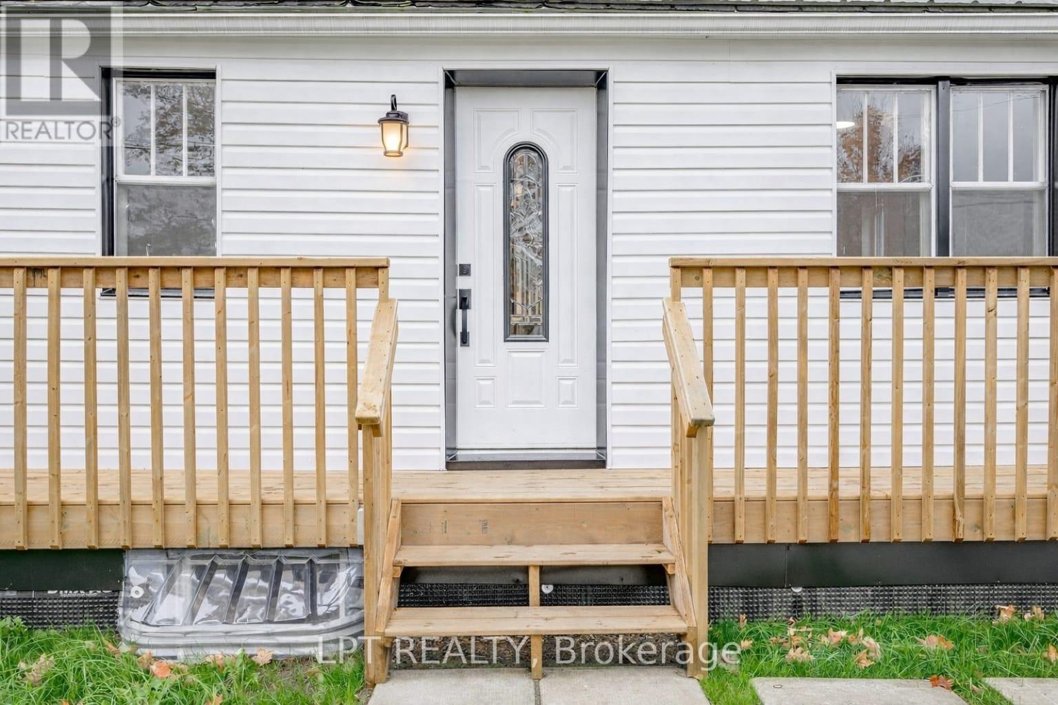 46 Young Street, Hastings Highlands, Ontario  K0L 2S0 - Photo 2 - X12852504